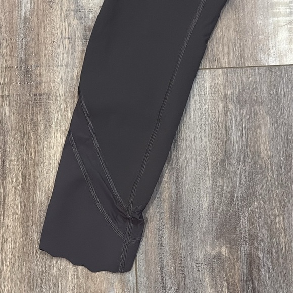 Lululemon Wunder Under Crop Scallop Gray Leggings size 6 - Picture 4 of 10